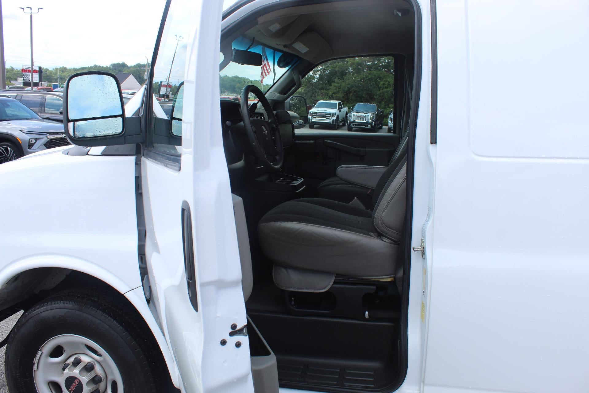 2022 GMC Savana Cargo 2500 Base