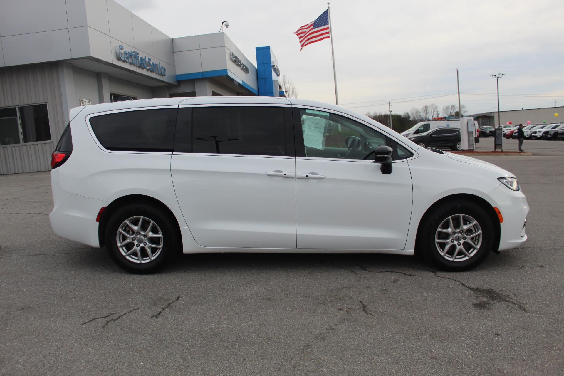 2024 Chrysler Pacifica Touring L