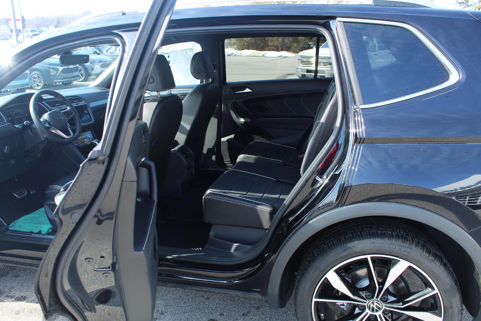 2024 Volkswagen Tiguan SEL R-Line