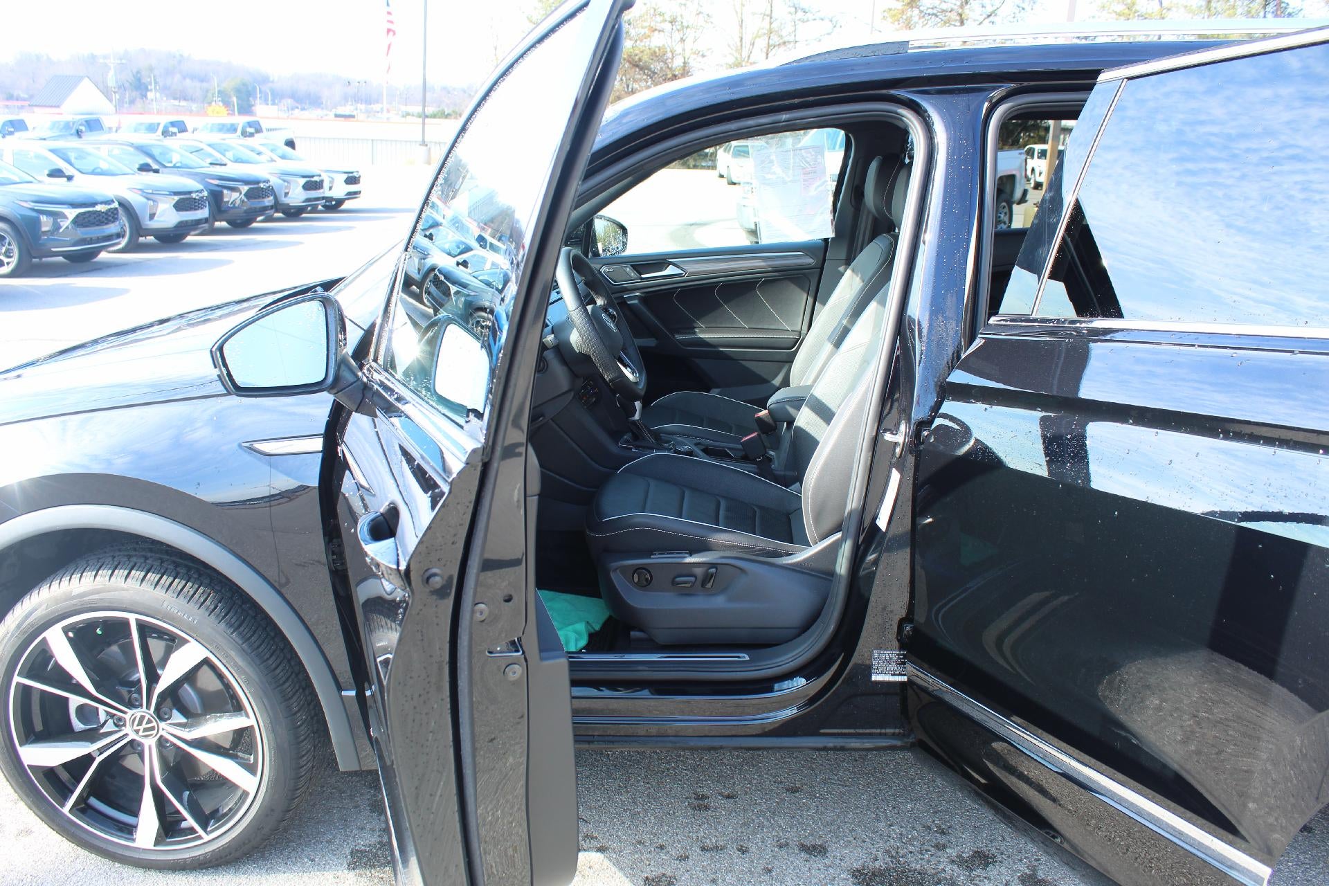 2024 Volkswagen Tiguan SEL R-Line