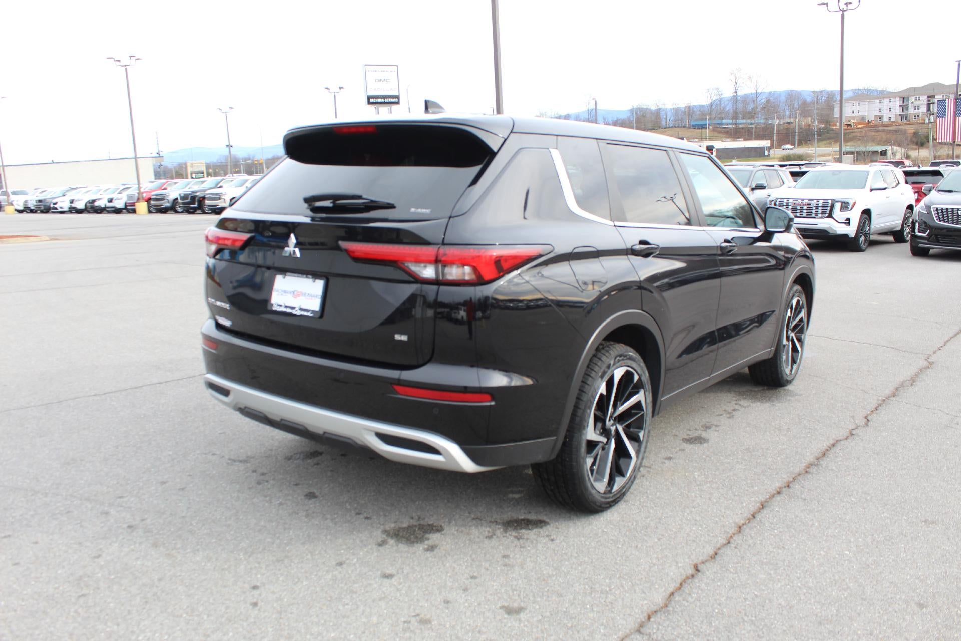 2024 Mitsubishi Outlander SE